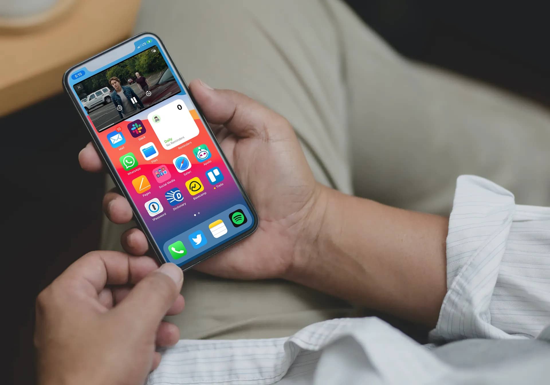 iPhone iOS 14 Picture in Picture