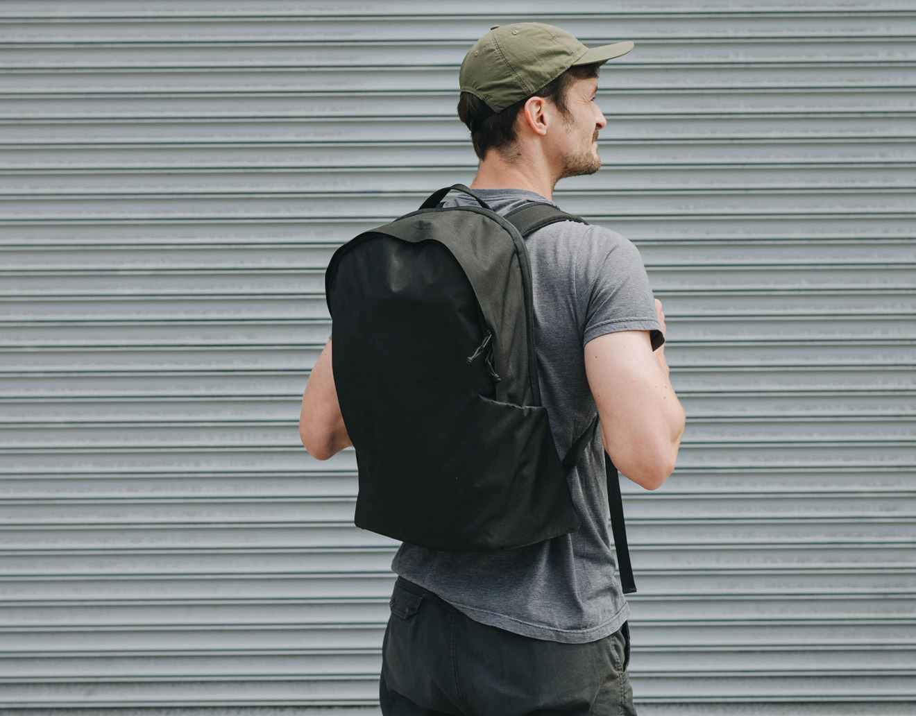 Moment 21L backpack