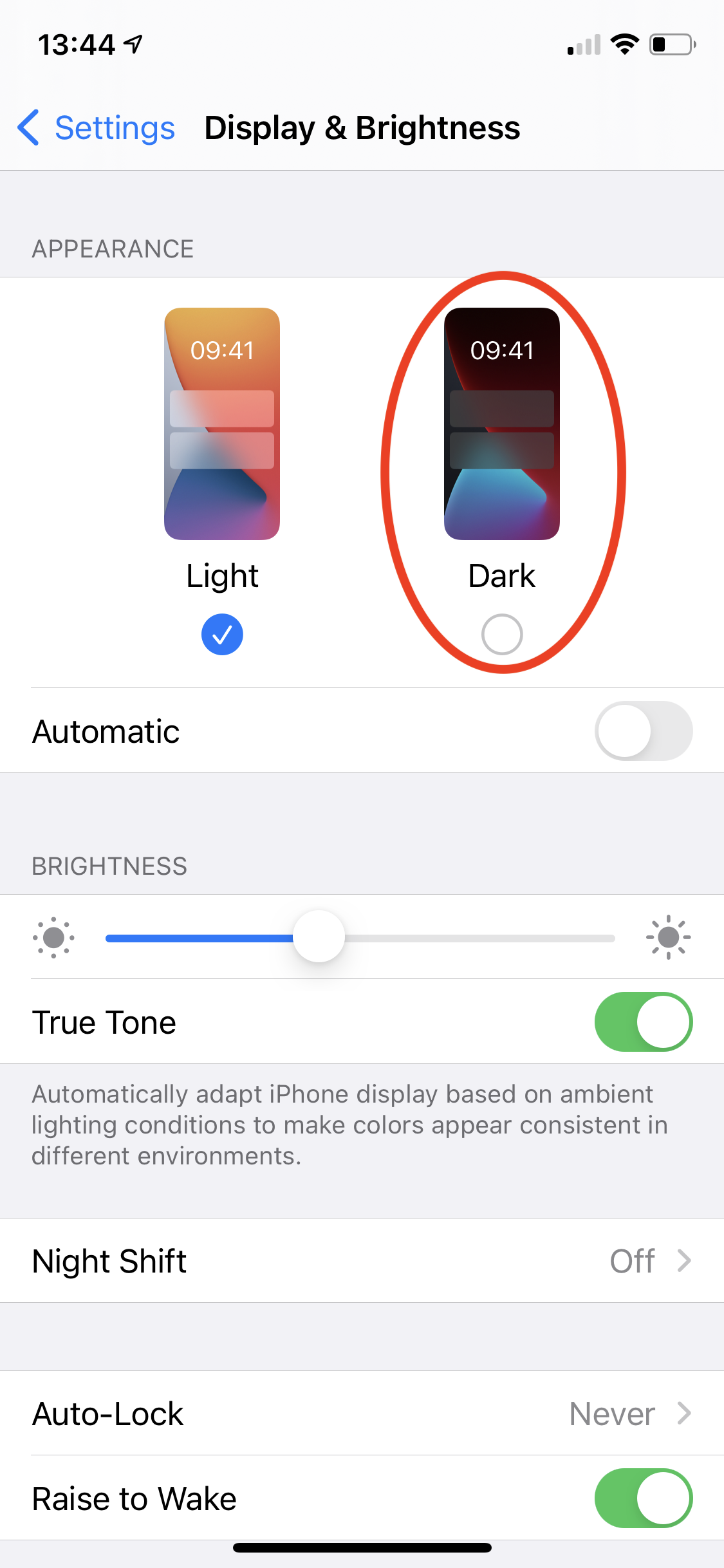 Choice of dark or light mode in iOS