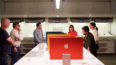 Evans Hankey (red top, behind iMacs) leads a design discussion in Apple Park